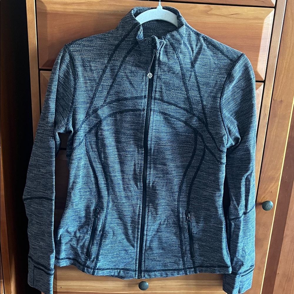 Lululemon Define jacket. Size 4. Black and grey pattern
